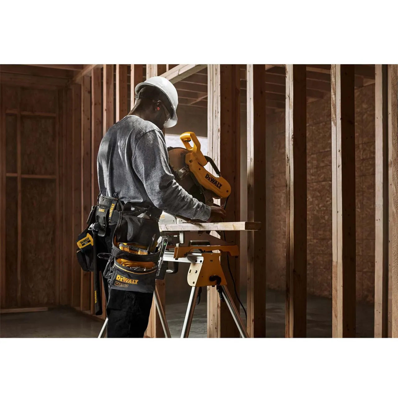 DeWalt DWST40603-1​ Professional 25 Pocket Tool Rig